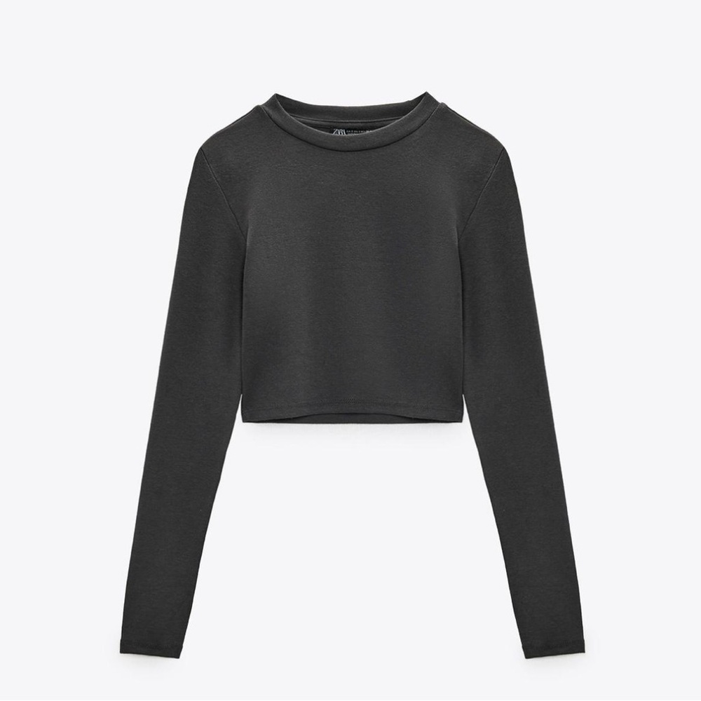 Black Long Sleeve Crop Top